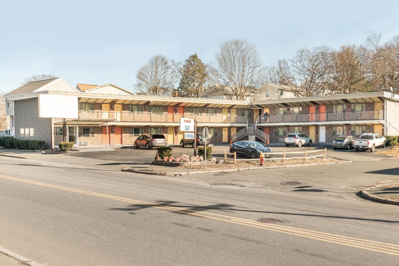 Oyo Hotel Malden Ma Broadway Exterior photo