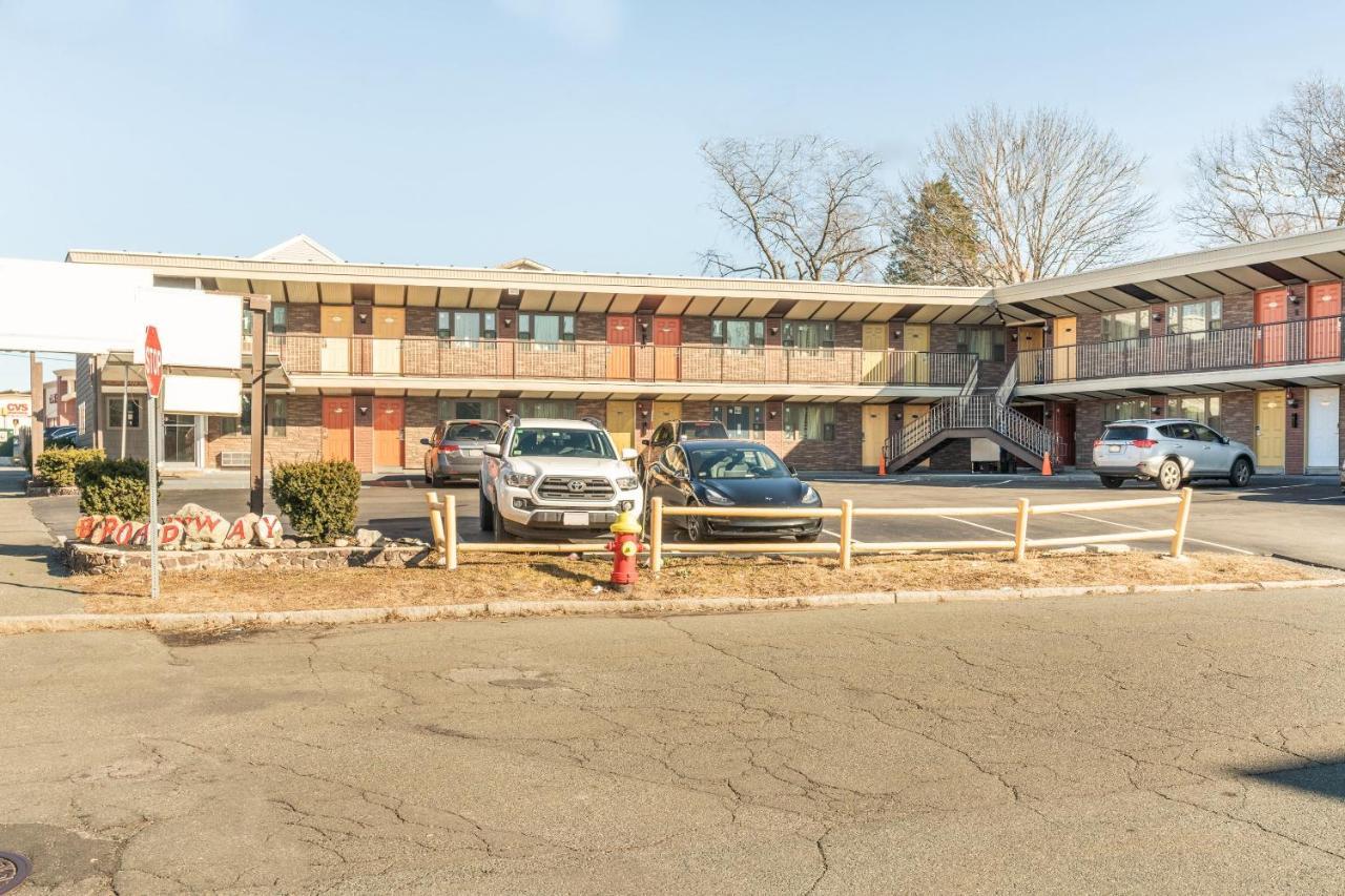 Oyo Hotel Malden Ma Broadway Exterior photo