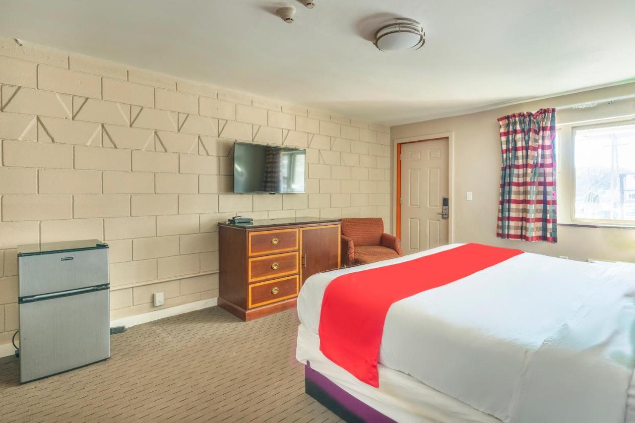 Oyo Hotel Malden Ma Broadway Exterior photo
