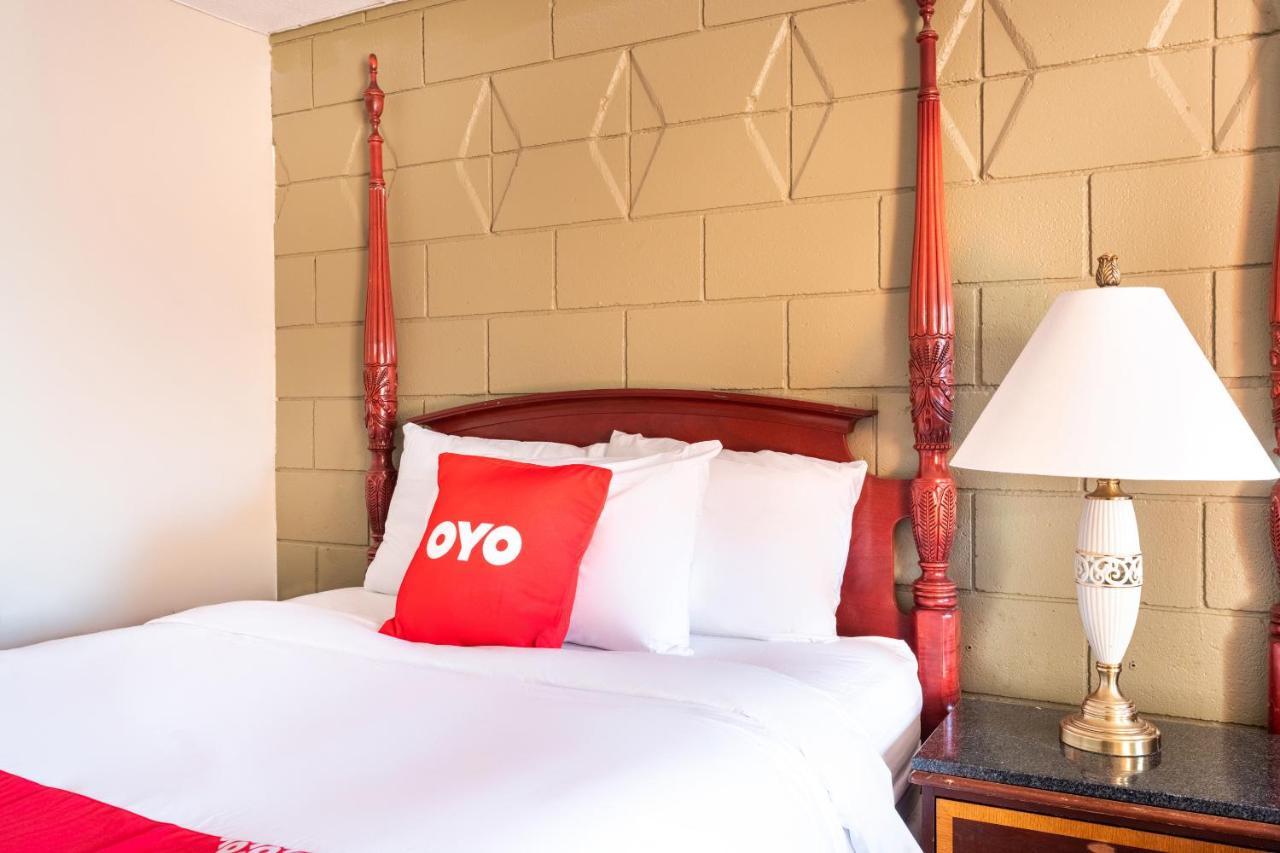 Oyo Hotel Malden Ma Broadway Exterior photo