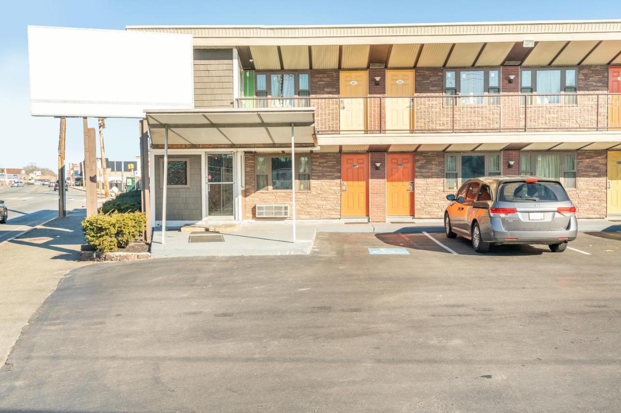 Oyo Hotel Malden Ma Broadway Exterior photo